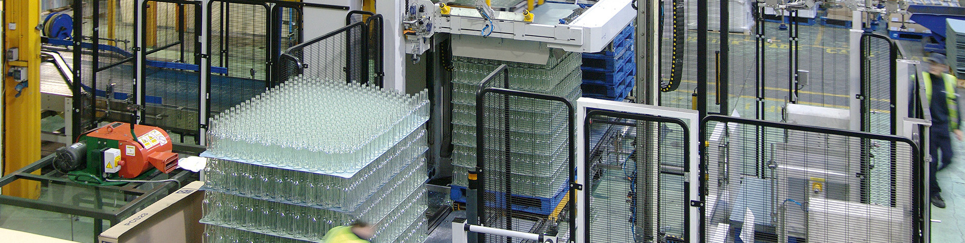 Automated-High-Low-Level-Depalletizer-for-Loose-Bottles-and-Cans-Sweepoff.jpg
